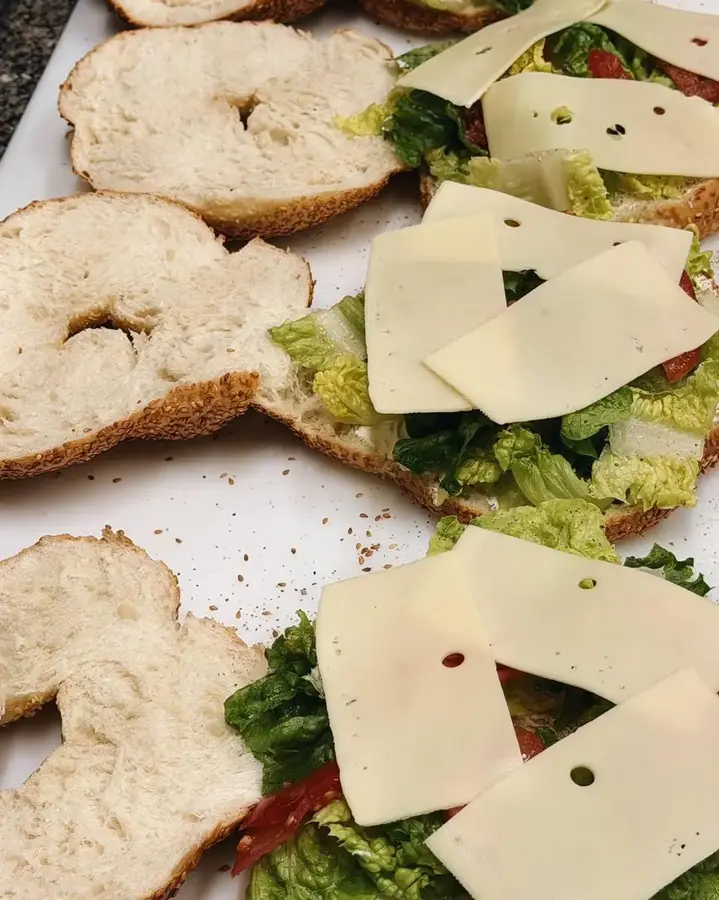 Påsmurt mat til møter og større bestillinger fra Mediterranean Bakeri